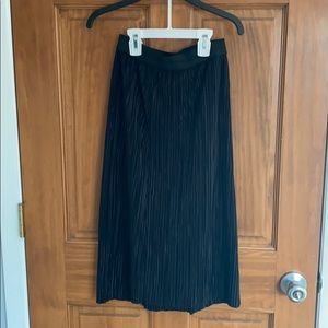 Black skirt with ruffle texture